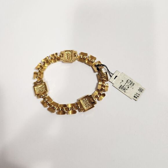 Vtg NEW!  TRIFARI Pink Squares Gold-toned Link Bracelet - Picture 2 of 4
